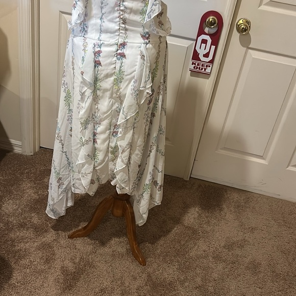 balboa Charms and Glitter Open back Floral White Ruffle Dress. Midi. Small. NWT - Picture 7 of 16